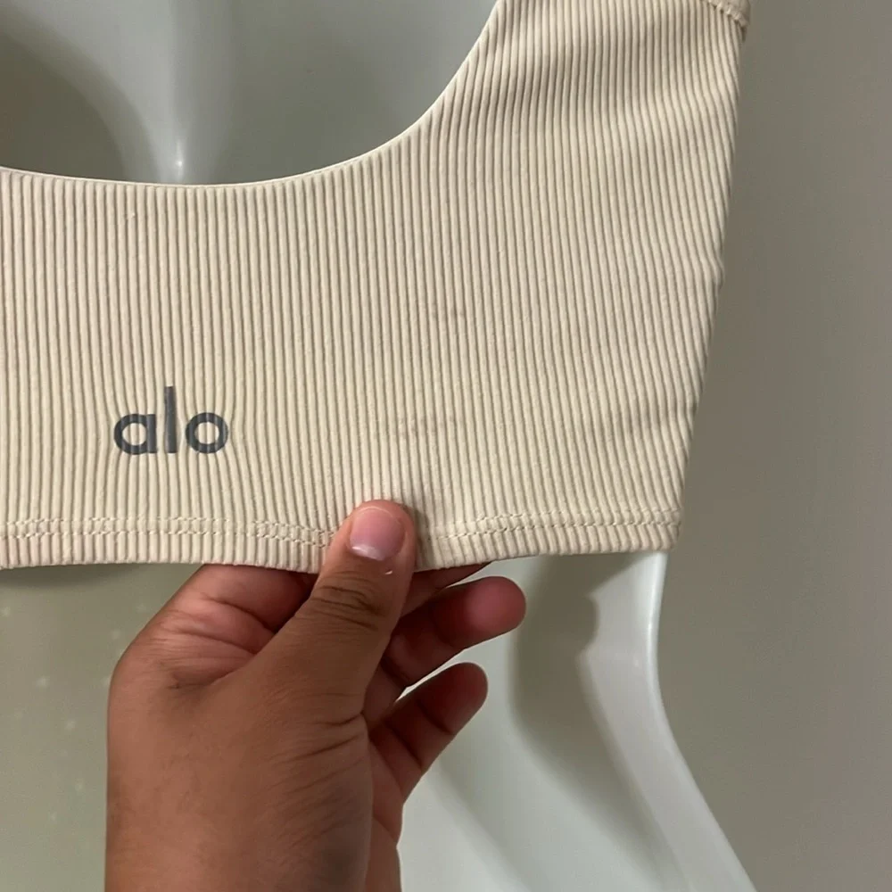 ALO Yoga Tan Cream Sleeveless Crop Tank Top